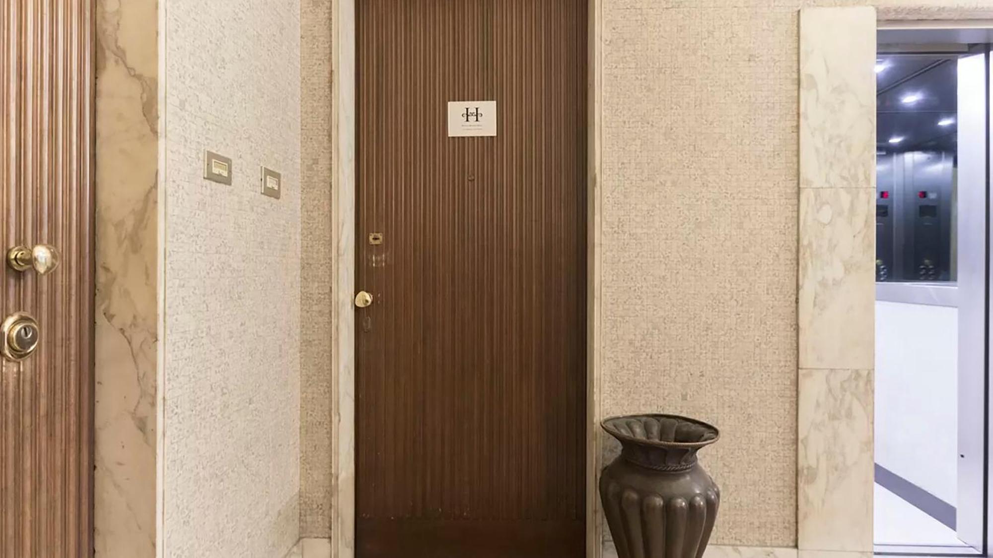 Classbnb - Two Apartments 400 Meters From The Duomo Милан Экстерьер фото