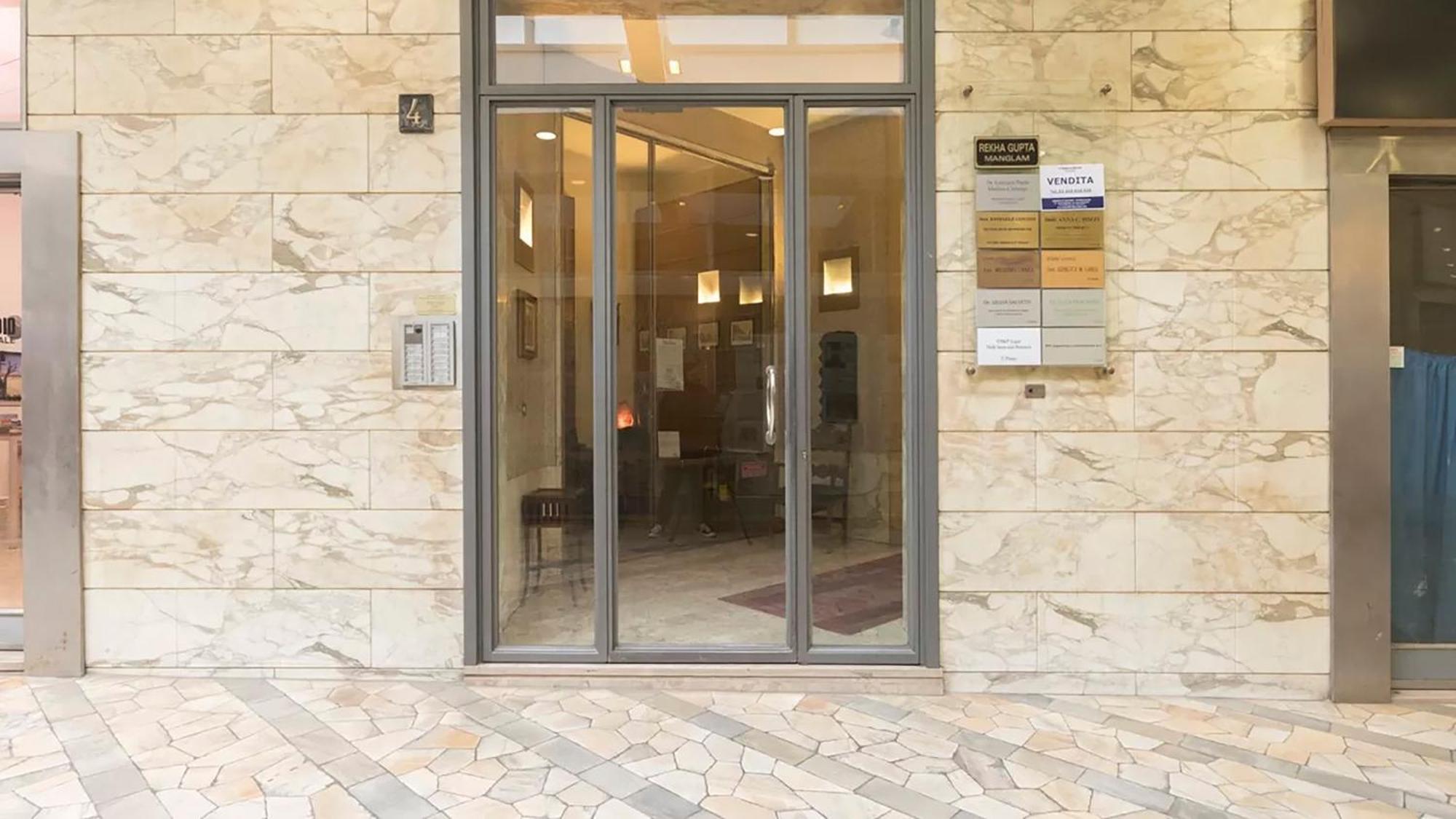 Classbnb - Two Apartments 400 Meters From The Duomo Милан Экстерьер фото
