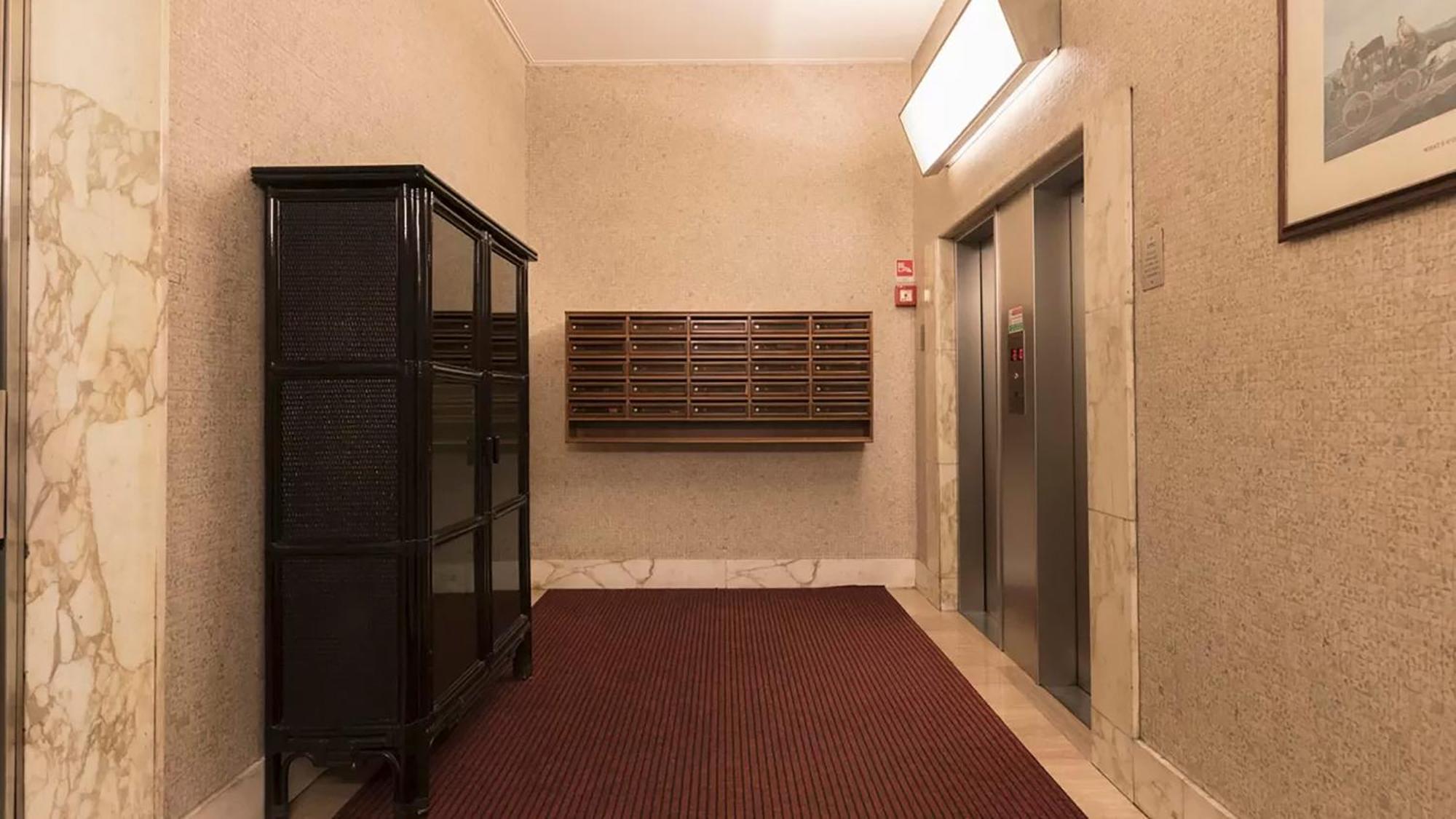 Classbnb - Two Apartments 400 Meters From The Duomo Милан Экстерьер фото
