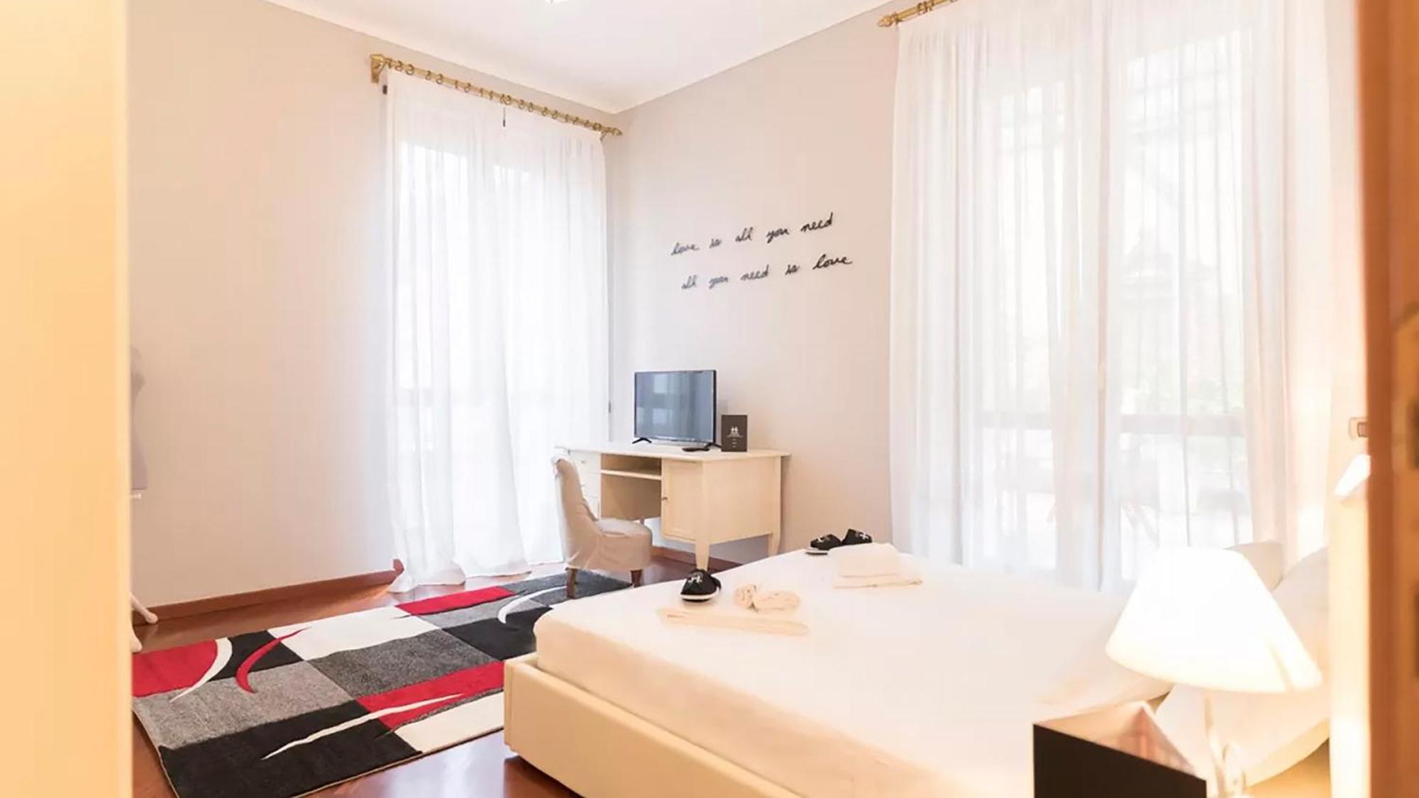 Classbnb - Two Apartments 400 Meters From The Duomo Милан Экстерьер фото