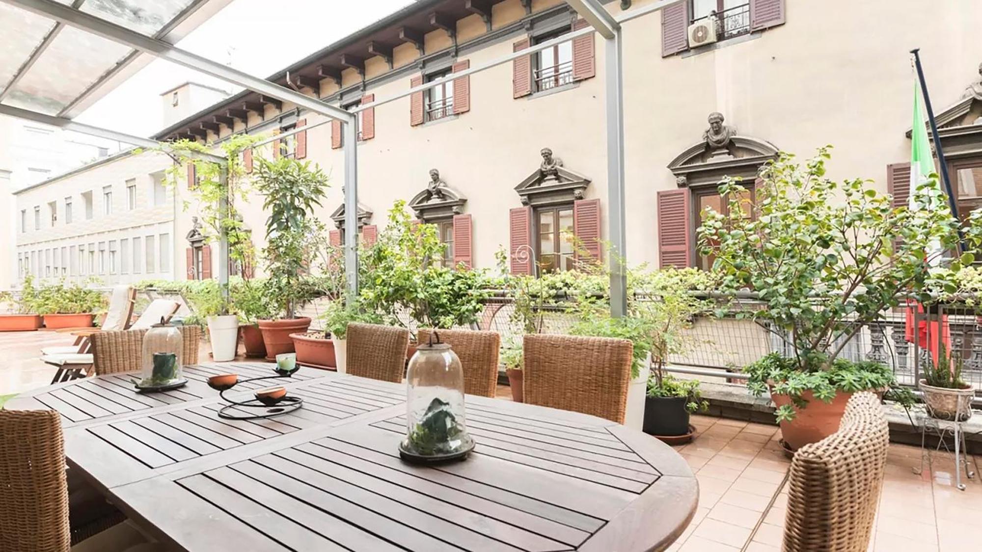Classbnb - Two Apartments 400 Meters From The Duomo Милан Экстерьер фото