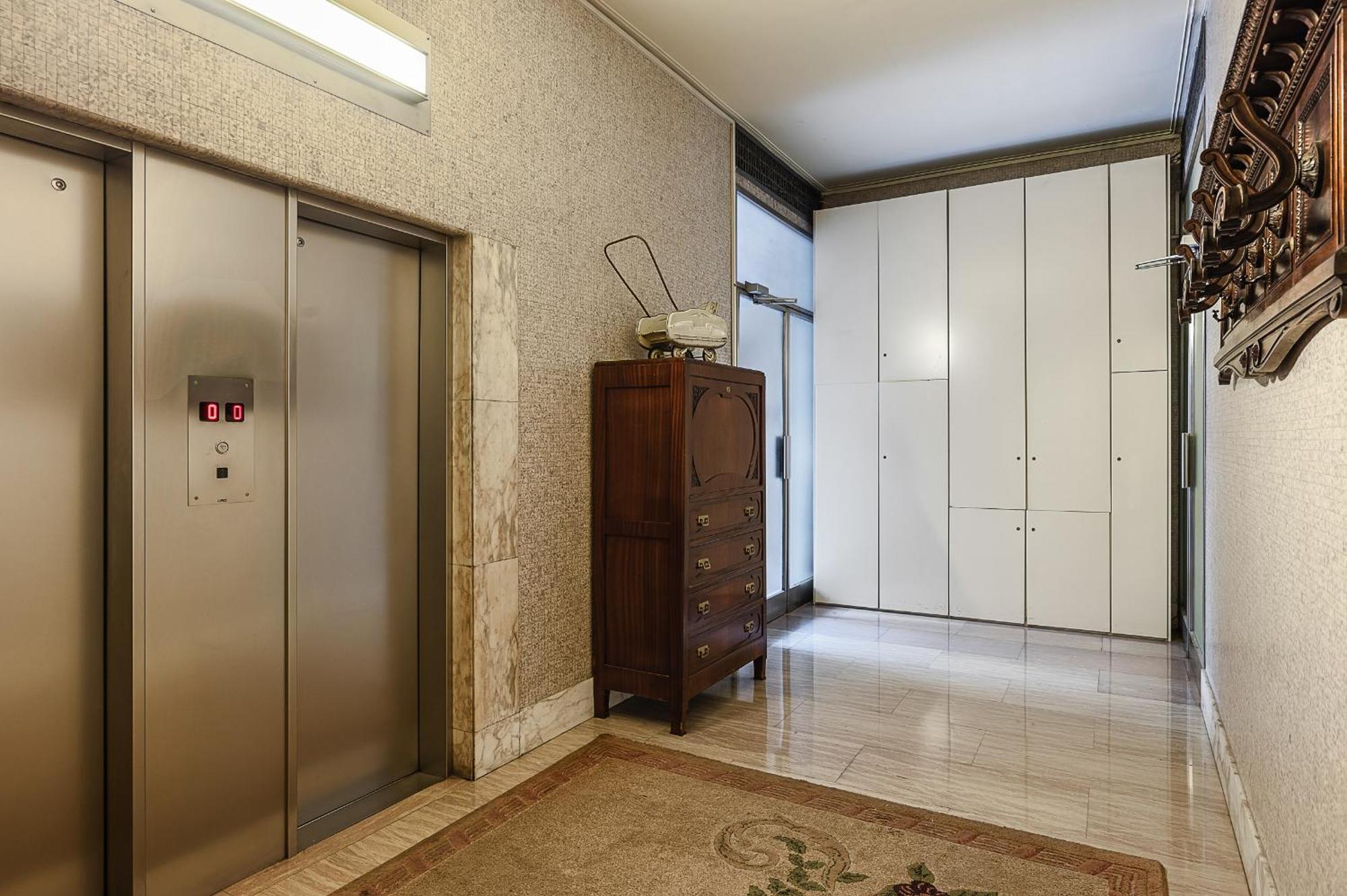 Classbnb - Two Apartments 400 Meters From The Duomo Милан Экстерьер фото