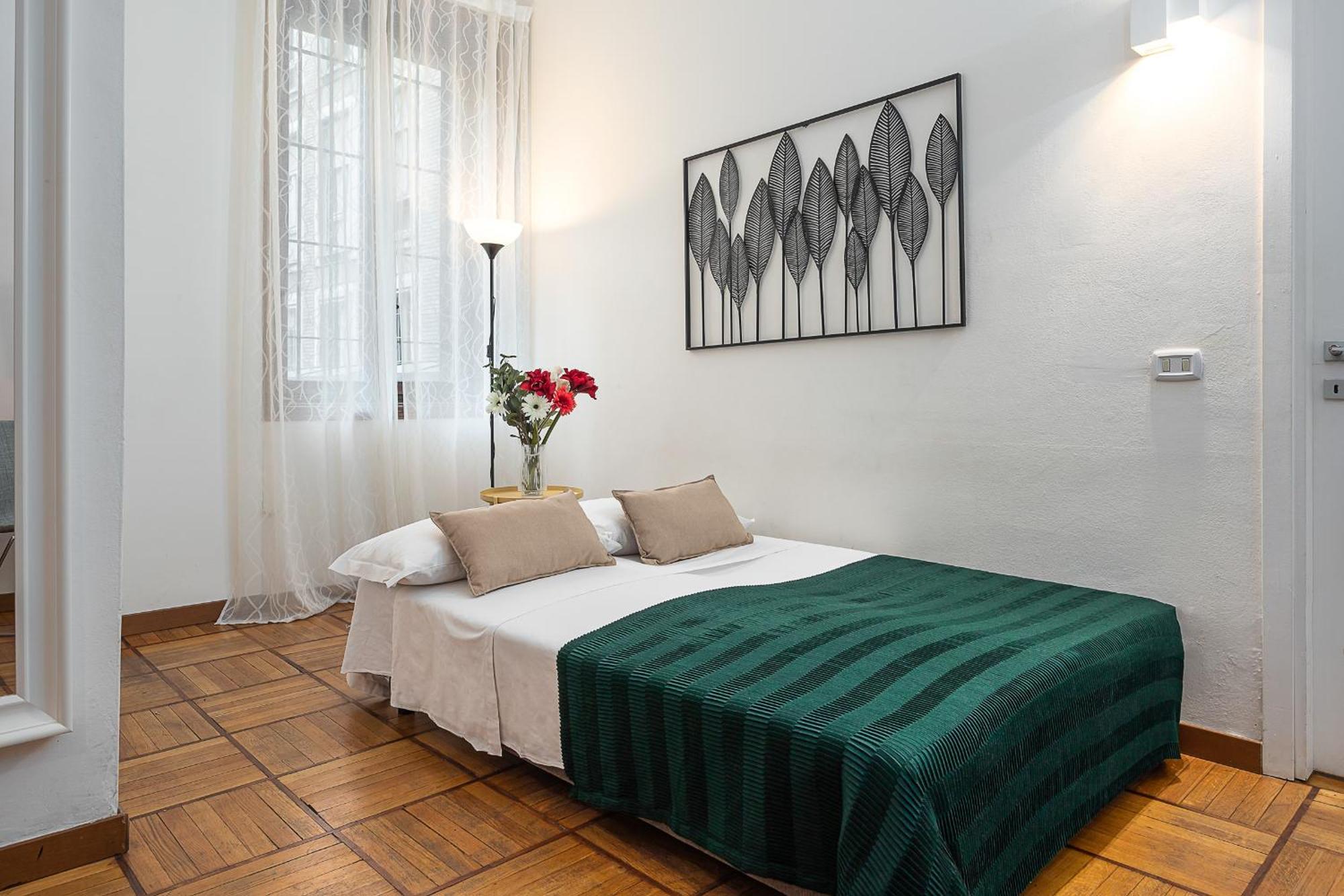 Classbnb - Two Apartments 400 Meters From The Duomo Милан Экстерьер фото